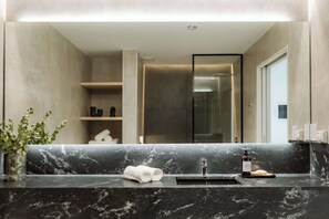 Shower, hair dryer, towels, shampoo - Portal Arévalo in Palermo by Magno | 21 (Buenos Aires)