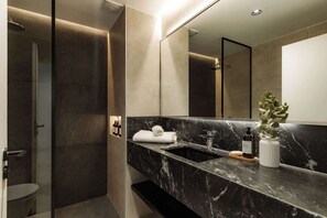 Shower, hair dryer, towels, shampoo - Portal Arevalo in Palermo by Magno | 32 (Buenos Aires)