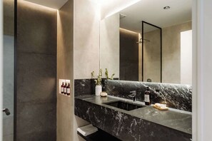 Shower, hair dryer, towels, shampoo - Portal Arevalo in Palermo by Magno | 62 (Buenos Aires)