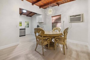 Dining - La Maison at Alva Oaks Farm- A quiet and serene getaway nestled among old oaks! (Alva)