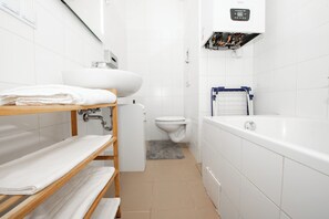 Hair dryer, towels, soap, shampoo - Cozy 1-Bedroom Apartment with Easy Access to Vienna’s Old Town #4of4 (Vienna)