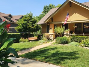 Exterior - Charming Home centrally located for FIFA World Cup + Office (Kansas City)