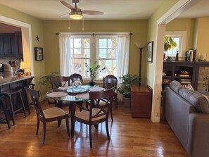 Dining - Charming Home centrally located for FIFA World Cup + Office (Kansas City)
