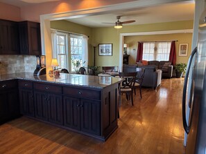 Interior - Charming Home centrally located for FIFA World Cup + Office (Kansas City)