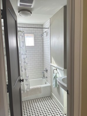 Bathroom - Charming Home centrally located for FIFA World Cup + Office (Kansas City)