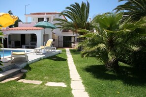 A pool area with lounge chairs and umbrellas, a pathway, and a palm tree. - Country House 'Quinta Da Eira' with Private Pool, Wi-Fi and Air Conditioning (Lagoa)