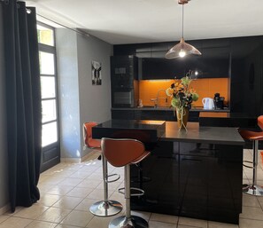 Private kitchen - Pleasant Provencal country house with swimming pool (Barcelonne)