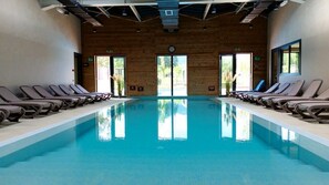 Piscine couverte, piscine extérieure (ouverte en saison)