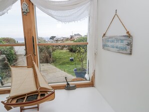 Interior - Happy Landing (Harlech)