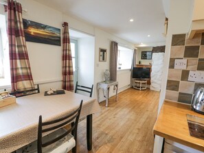 Dining - Happy Landing (Harlech)