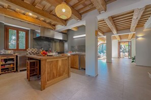 Fridge, microwave, oven, stovetop - Villa in the Sibillini Mountains, Pool & Privacy (Sant'Angelo in Pontano)