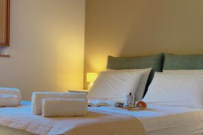 4 bedrooms, iron/ironing board, free WiFi, bed sheets - Villa in the Sibillini Mountains, Pool & Privacy (Sant'Angelo in Pontano)