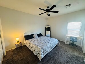 3 bedrooms, desk, WiFi, bed sheets