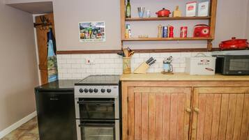 Cookware/dishes/utensils