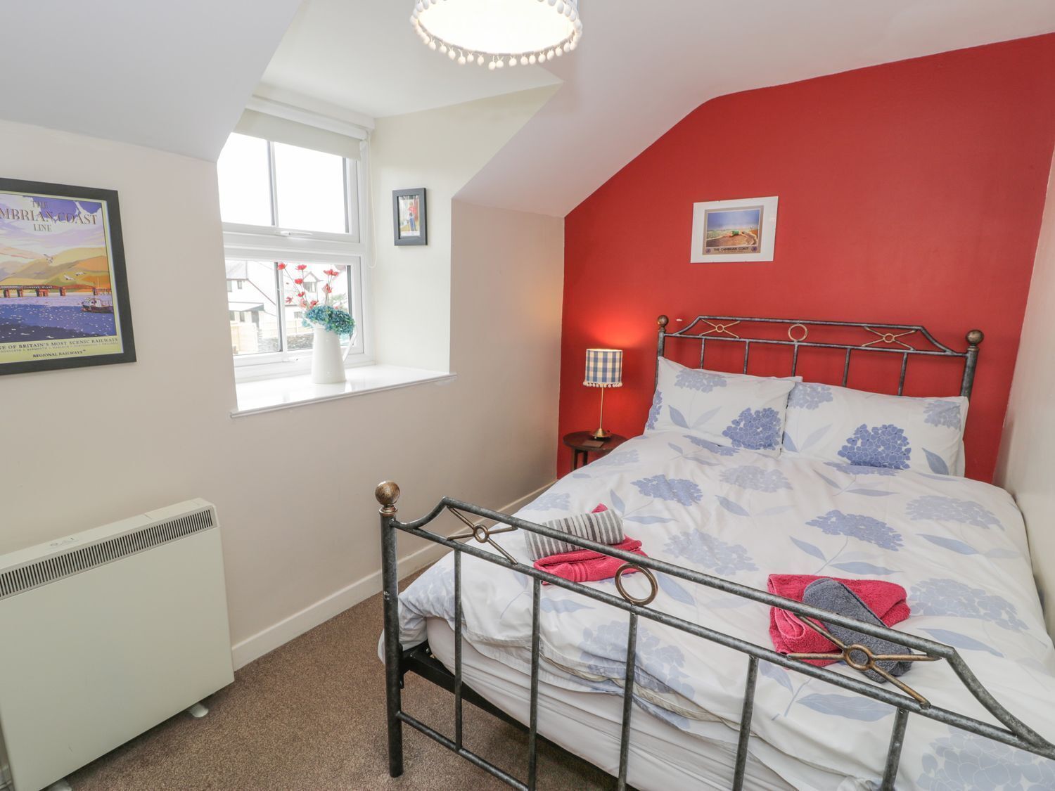 2 bedrooms, individually decorated, individually furnished, free WiFi