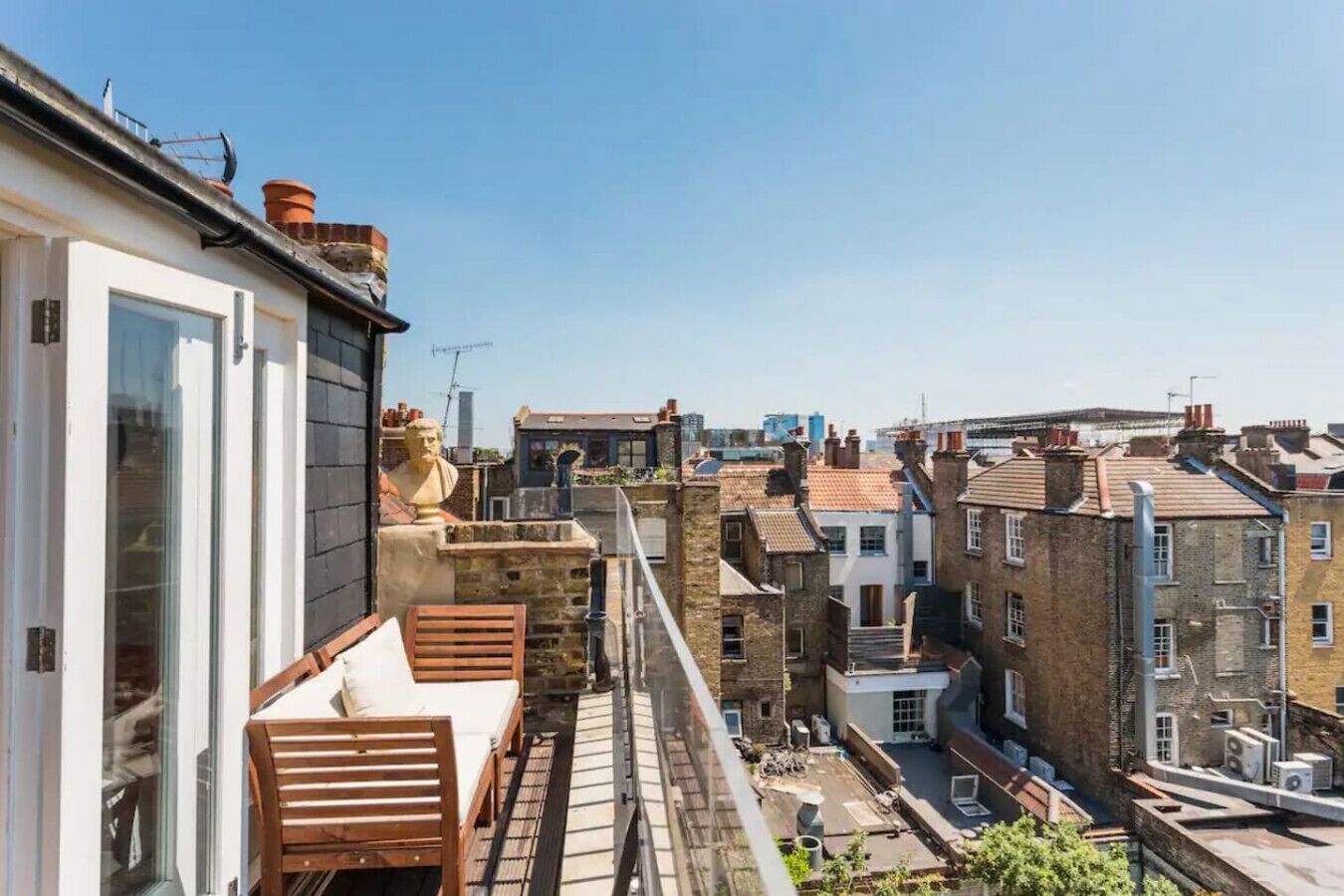 المنطقة المحيطة بالمنشأة