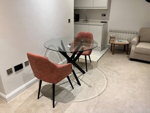 Dining - Stylish Apt 4 Brick Ln in the heart of Shoreditch (Greater London)
