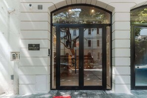 Exterior detail - Portal Arevalo in Palermo by Magno | 81 (Buenos Aires)