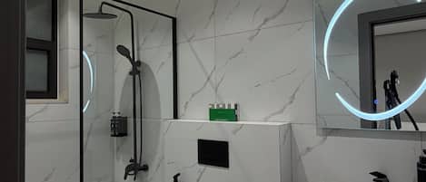 Apartment, 1 Bedroom, Accessible, Smoking | Bathroom