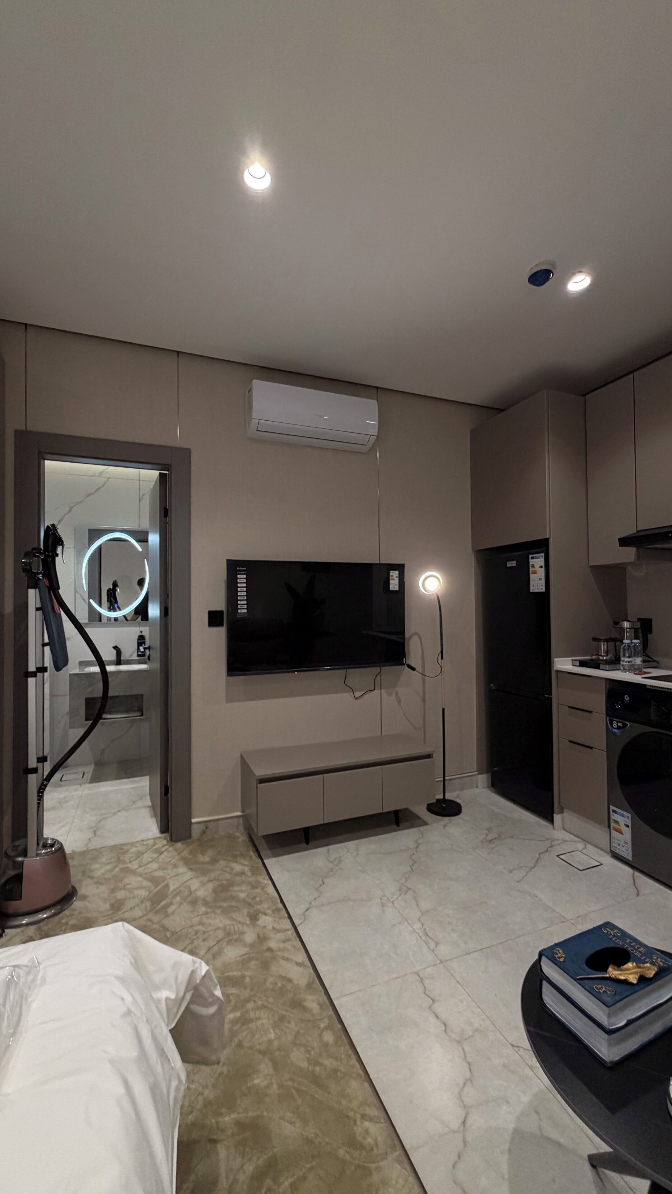 Apartment, 1 Bedroom, Accessible, Smoking | Living room