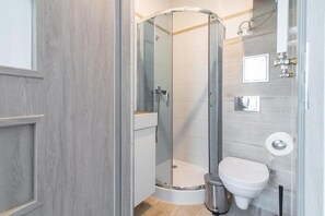 Classic Studio, Air conditioning, Courtyard View (003) | Bathroom - Stay99  (Poznań)