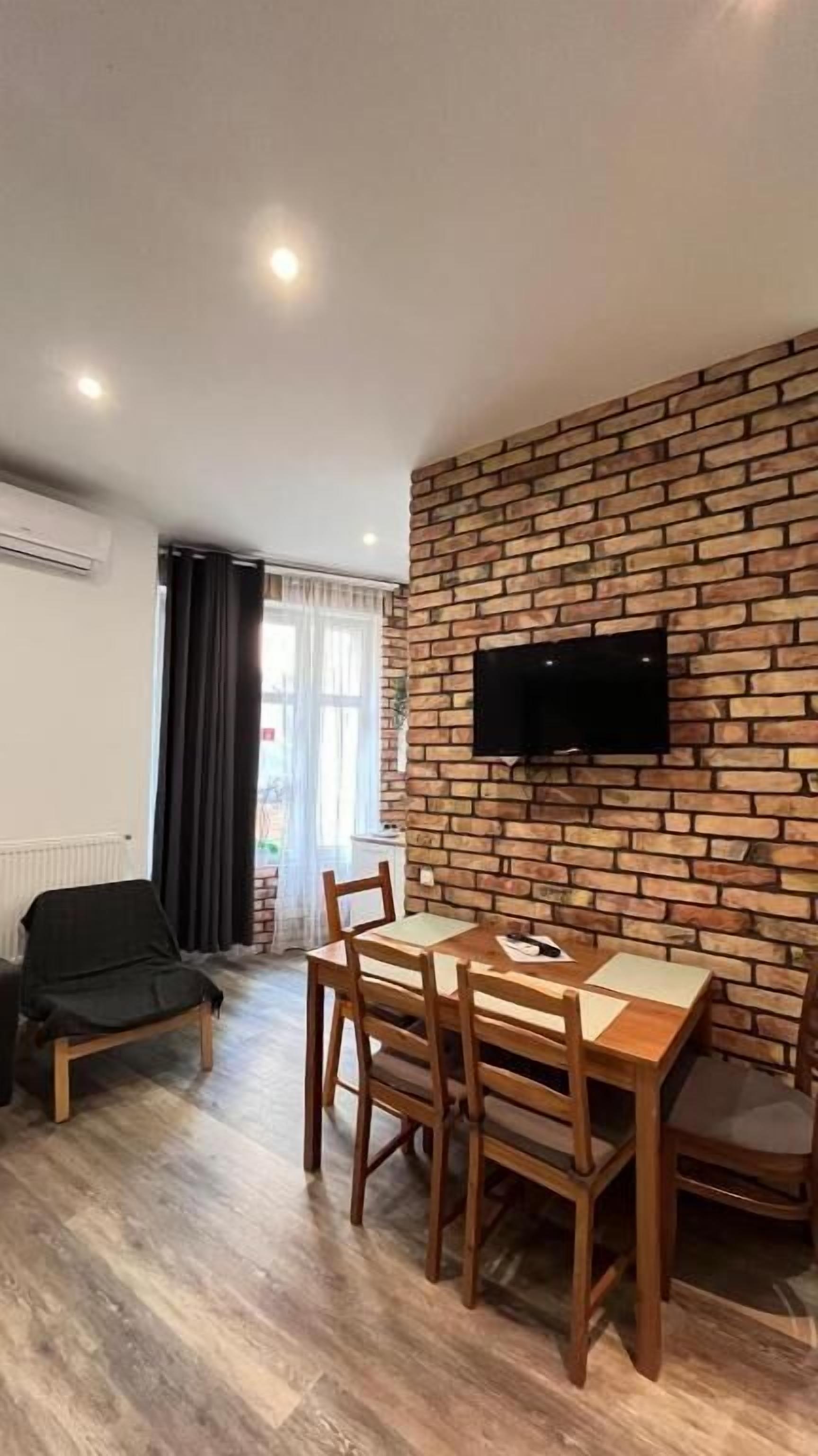 Family Studio, Courtyard View | Dining