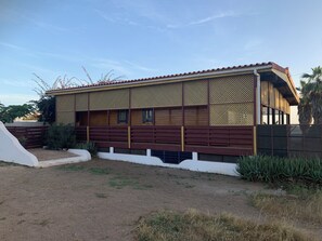 Exterior - CAZA TROPIKAL large veranda Ponta Preta beautiful sea view close to everything (Vila do Maio)