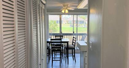 Cozy 1-bedroom condo in lovely Diamondhead with AC