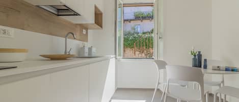 Fridge, microwave, dishwasher, coffee/tea maker