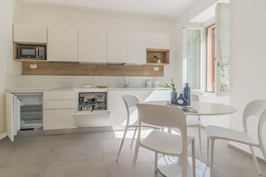 Dining - Cà Magnolia Appartamento 1 by Varenna Holidays (Lierna)