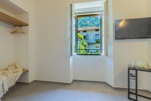 Interior - Cà Magnolia Appartamento 4 by Varenna Holidays (Lierna)