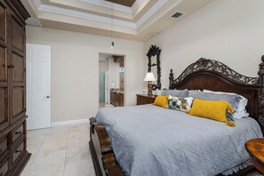 4 bedrooms, desk, iron/ironing board, free WiFi - 8 Guest - Pool and Spa Canal-Side With Direct Access (Marco Island)