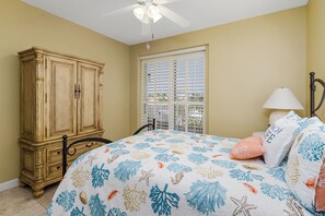 4 bedrooms, desk, iron/ironing board, free WiFi - 8 Guest - Pool and Spa Canal-Side With Direct Access (Marco Island)