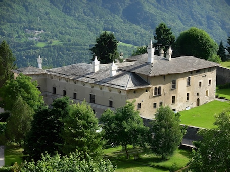 Exterior. Green Room with Mountain View and Wi-Fi