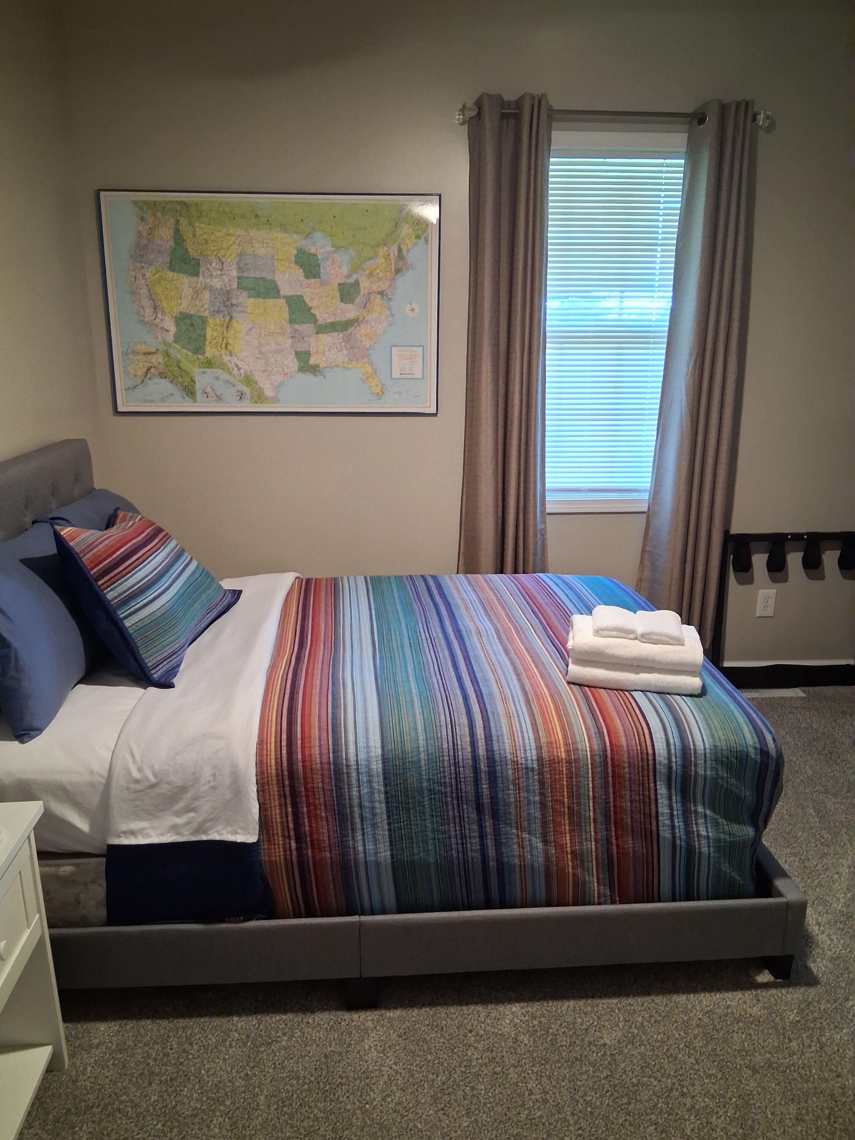 5 bedrooms, iron/ironing board, internet, bed sheets