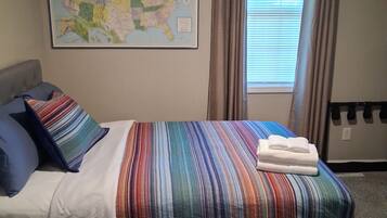 5 bedrooms, iron/ironing board, internet, bed sheets