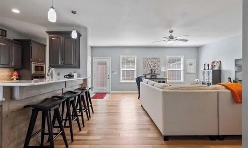 Spacious 5-bedroom house in beautiful Oak Grove with AC