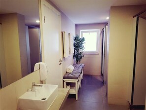 Quadruple Room | Interior - Art 4 You Cascais Suites (Cascais)