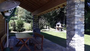 Outdoor dining - Vrbo Property (Ovronnaz)