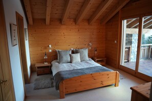 Room - Vrbo Property (Ovronnaz)