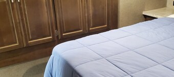 Tranquil 1-bedroom camper with heat/AC in Mobile