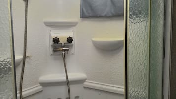Dusch, handdukar, tvÄl och schampo