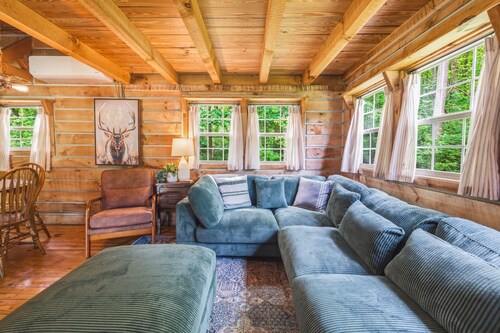 The Acorn Cabin | Firepit | Nature | Pet-Friendly