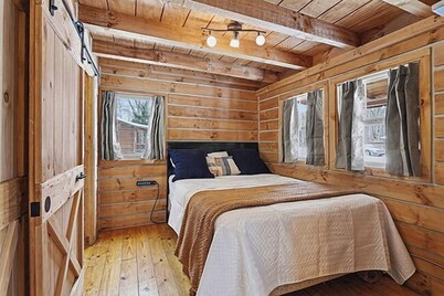 The Driftwood Cabin | Firepit | Serene | Pet-Friendly