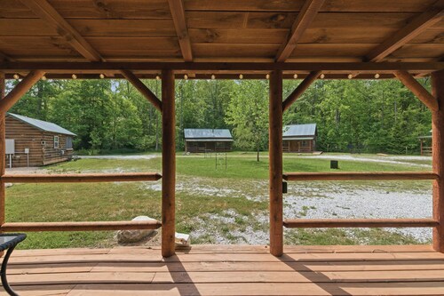 The Hideout Cabin | Firepit | Nature | Pet-Friendly