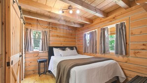 Room - The Hideout Cabin | Firepit | Nature | Dunes (Sawyer)