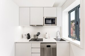 Refrigerador, microondas, horno y lavavajillas 