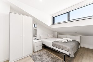 1 habitación, tabla de planchar con plancha, internet y ropa de cama 