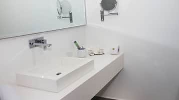 Habitación doble Deluxe, balcón | Baño