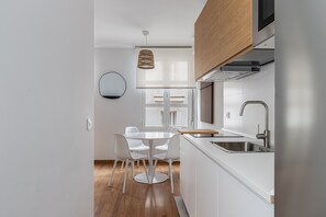 Fridge, microwave, dishwasher, coffee/tea maker - Waou Urban Home Gran Via III - Short Term (Madrid)